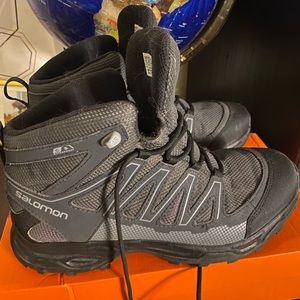 Men’s size 8 grey Salomon hiking boots